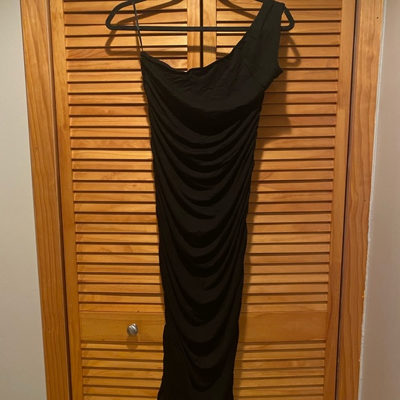 One Shoulder Solid Bodycon Dress - Picture 7 of 8